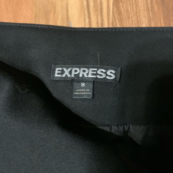 Express - Pencil Skirt with clasp back - Picture 7 of 8